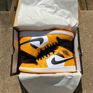 Air Jordan 1 mid taxi